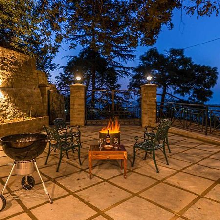 Stayvista At Paris Villa With Pvt Pool & Valley View Kasauli Buitenkant foto