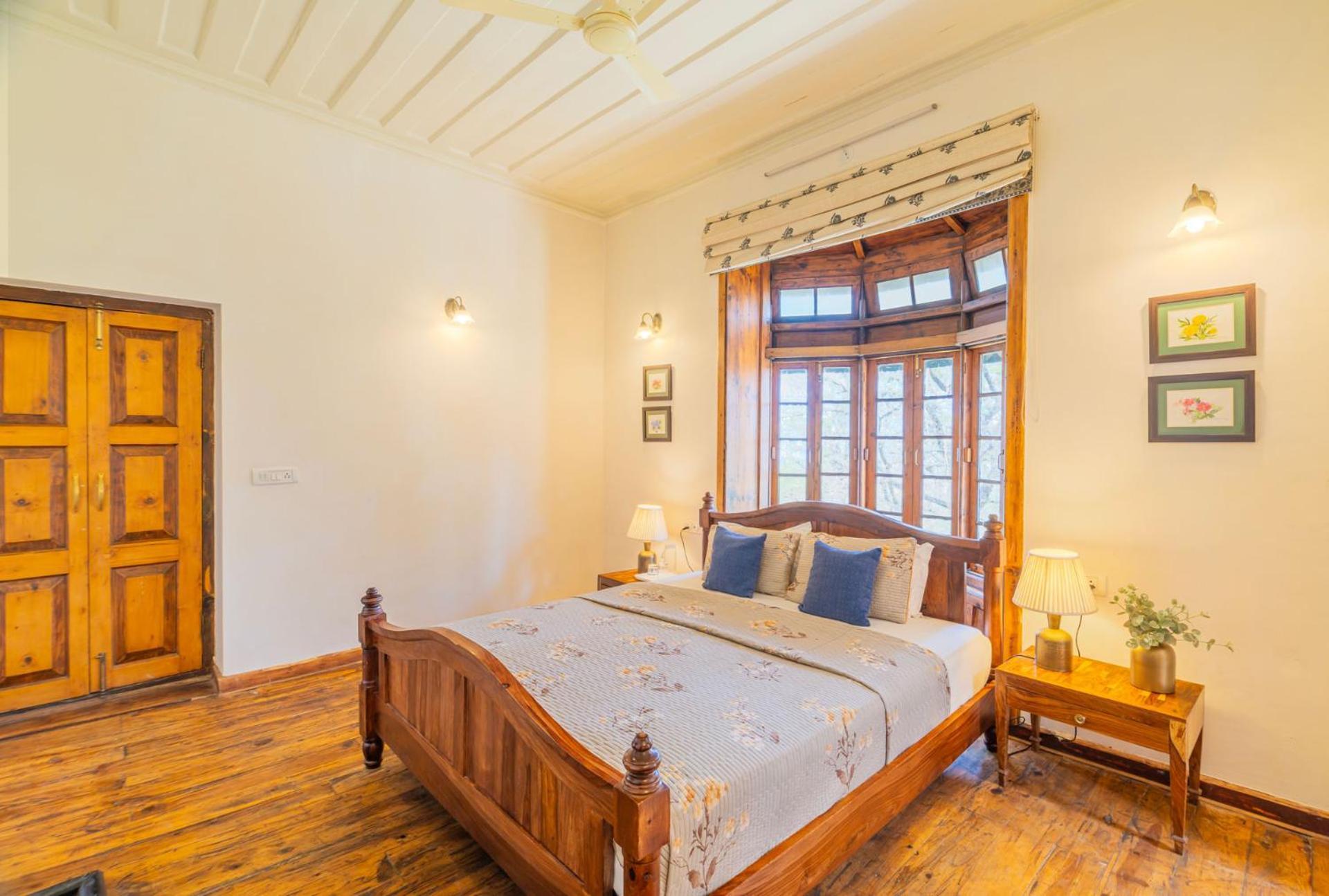 Stayvista At Paris Villa With Pvt Pool & Valley View Kasauli Buitenkant foto