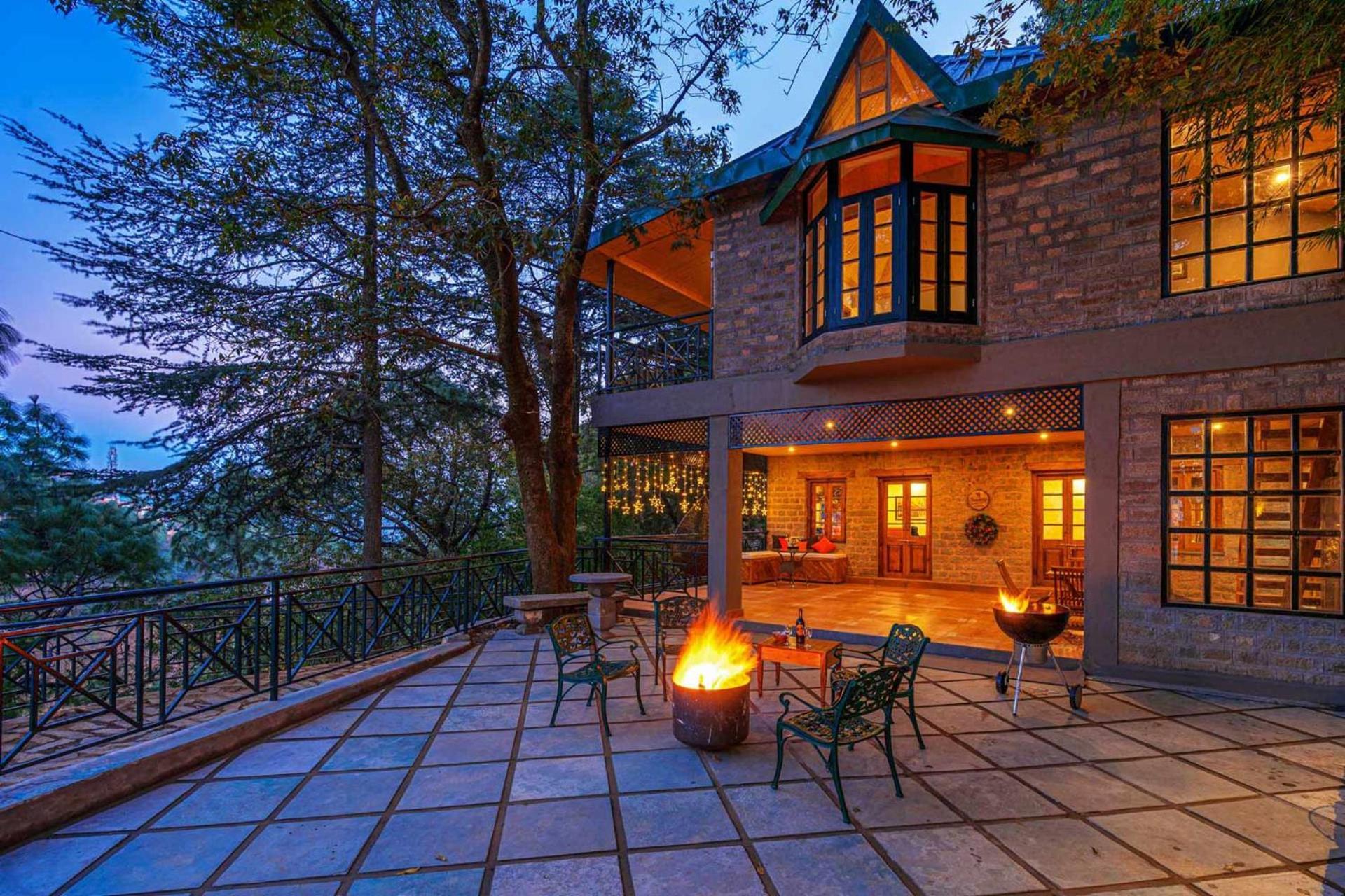 Stayvista At Paris Villa With Pvt Pool & Valley View Kasauli Buitenkant foto