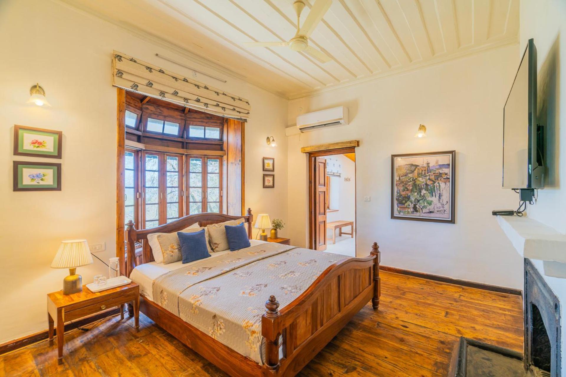 Stayvista At Paris Villa With Pvt Pool & Valley View Kasauli Buitenkant foto