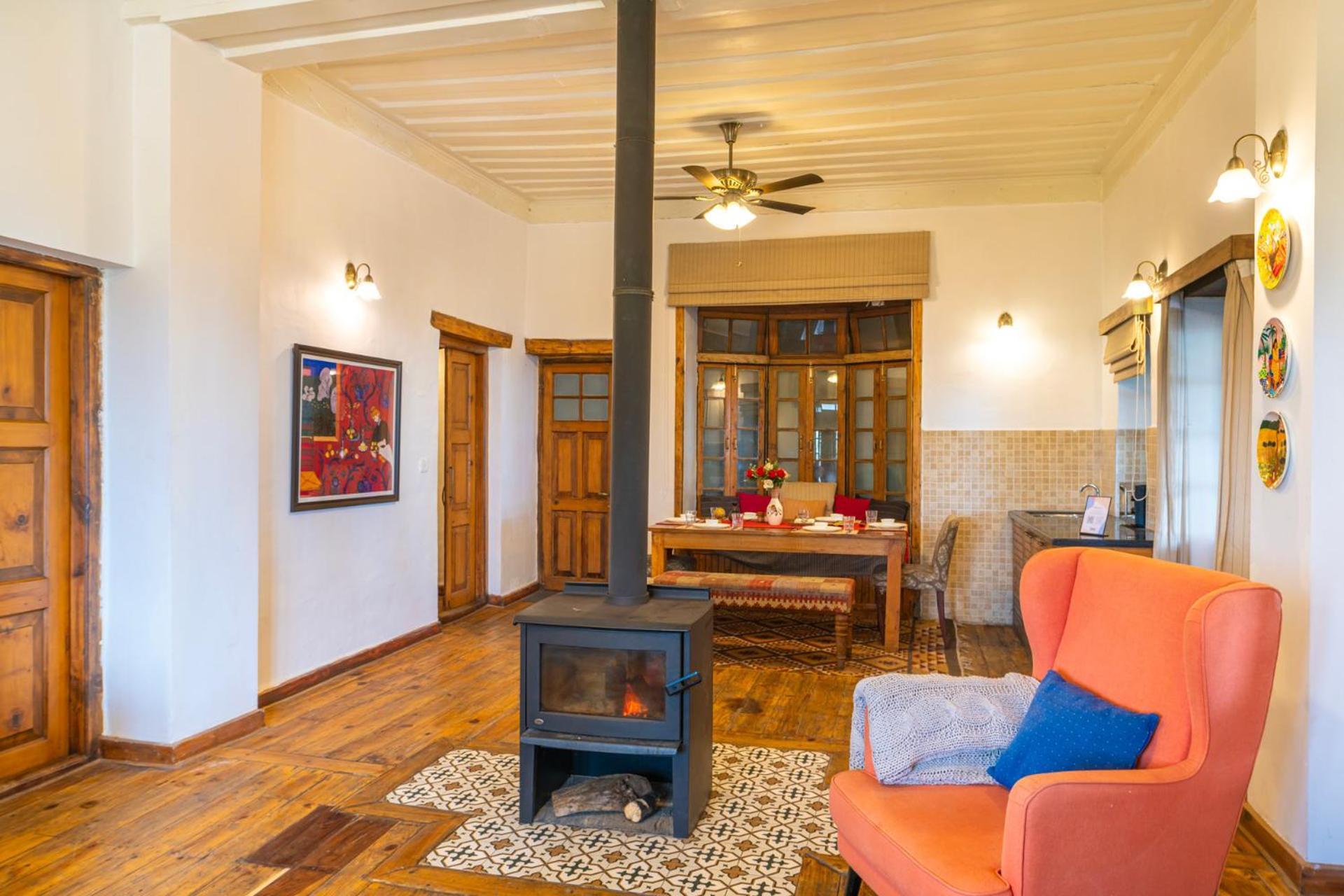 Stayvista At Paris Villa With Pvt Pool & Valley View Kasauli Buitenkant foto