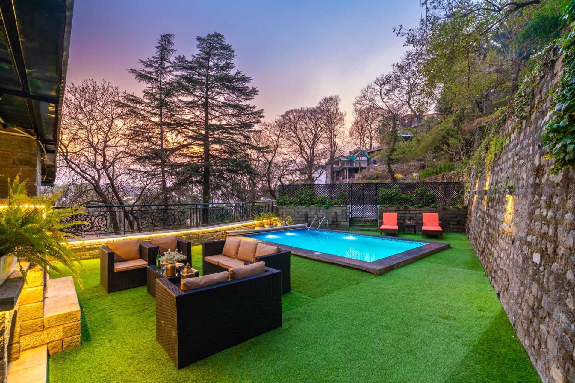 Stayvista At Paris Villa With Pvt Pool & Valley View Kasauli Buitenkant foto