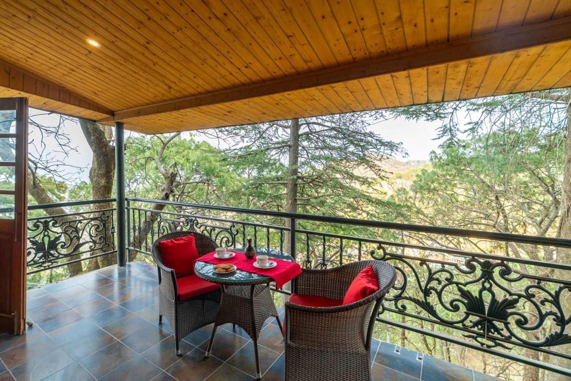 Stayvista At Paris Villa With Pvt Pool & Valley View Kasauli Buitenkant foto